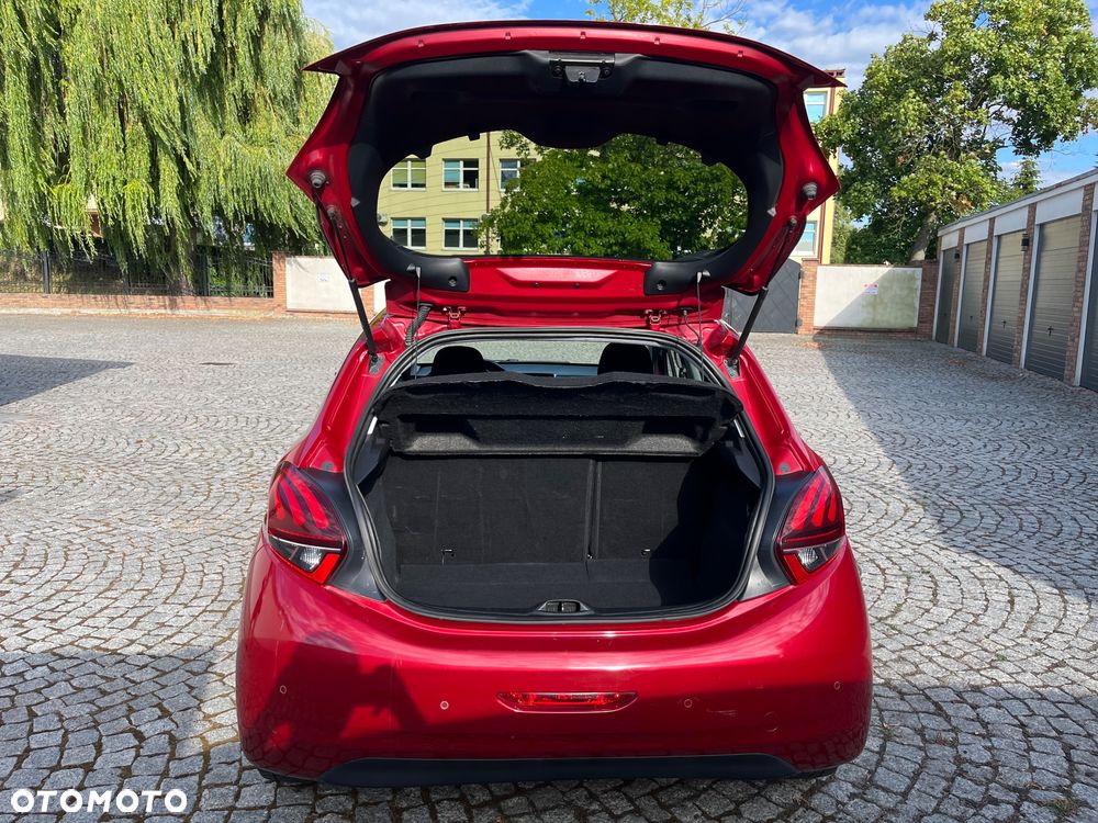 Peugeot 208 - 11