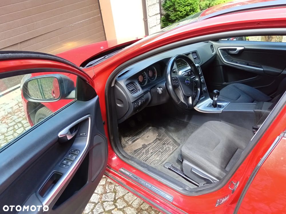Volvo V60 D3 Momentum - 21