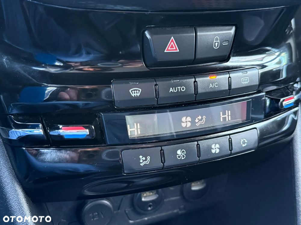 Peugeot 2008 PureTech 82 ETG5 STOP&START Allure - 12