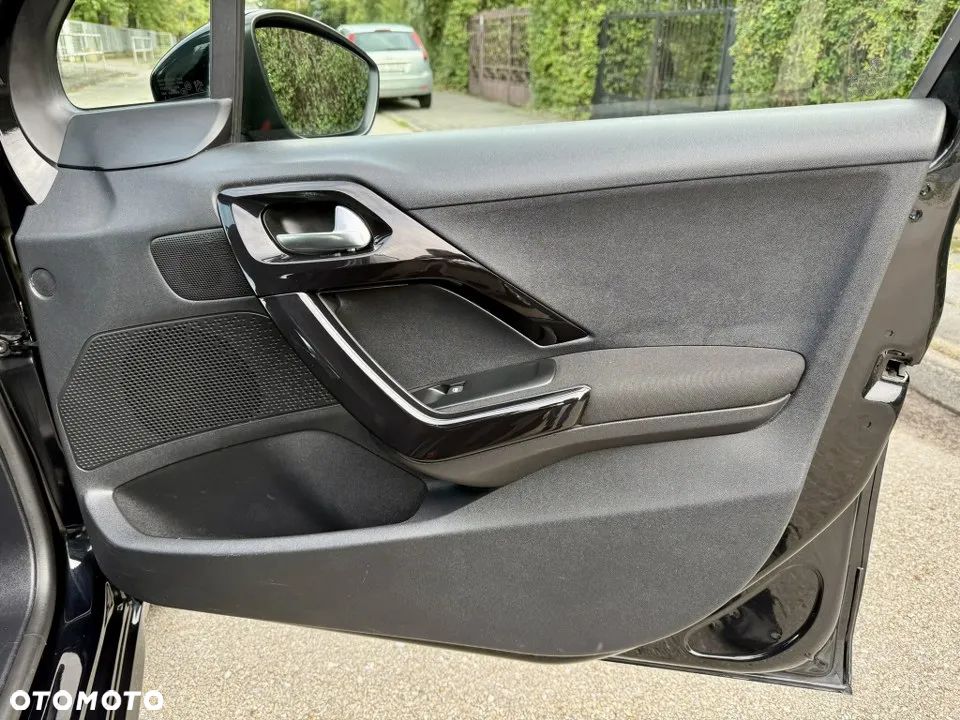 Peugeot 208 1.2 PureTech Allure - 32