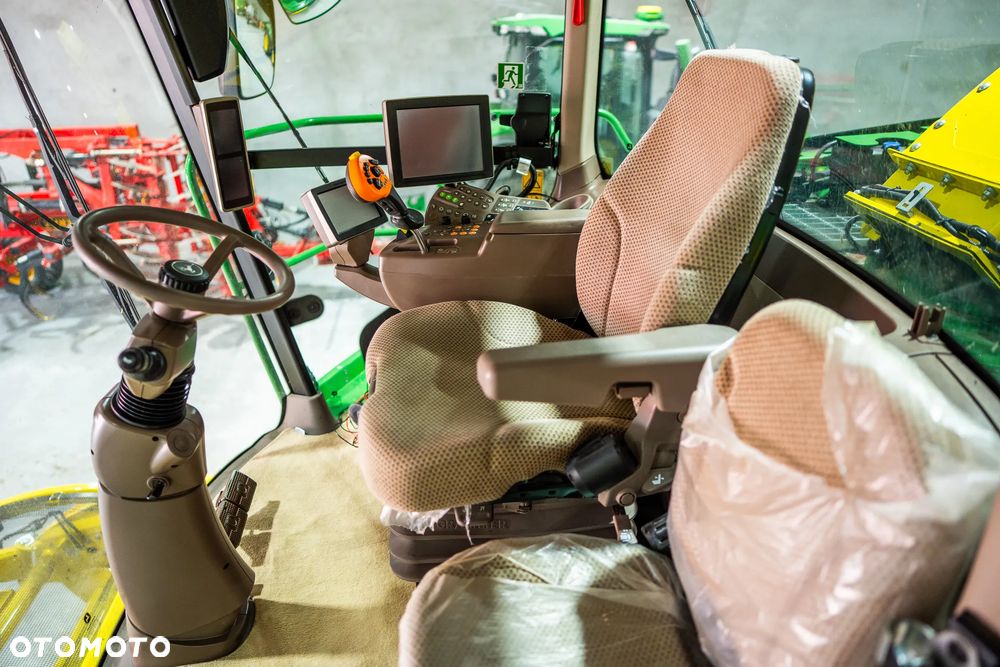 John Deere 8300 - 11