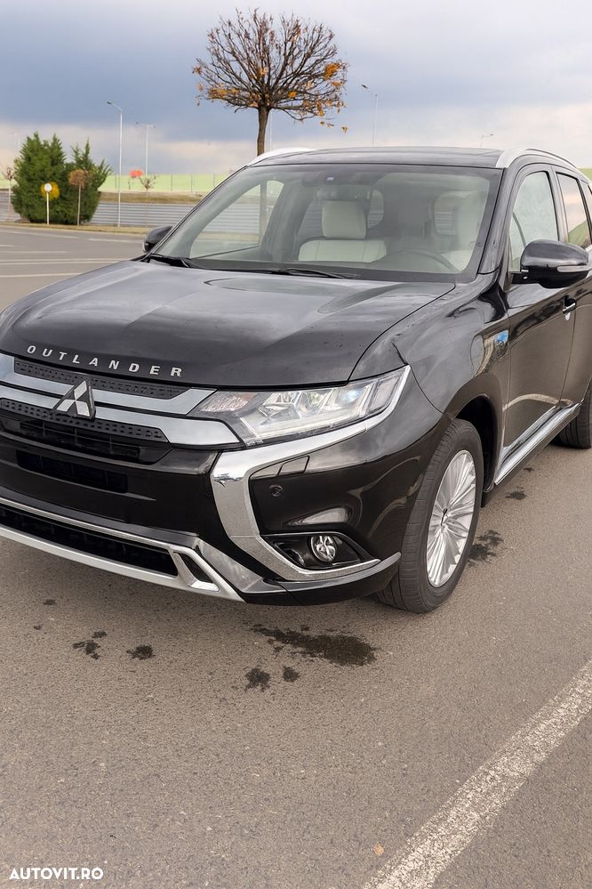 Mitsubishi Outlander 2.4 4WD Plug-In Hybrid - 11