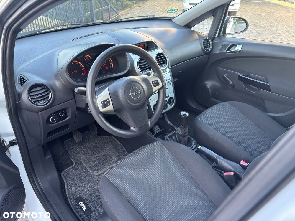 Opel Corsa 1.2 16V Essentia - 15