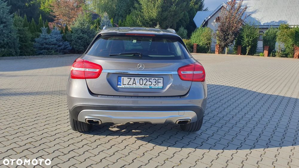 Mercedes-Benz GLA 180 UrbanStyle Edition - 4