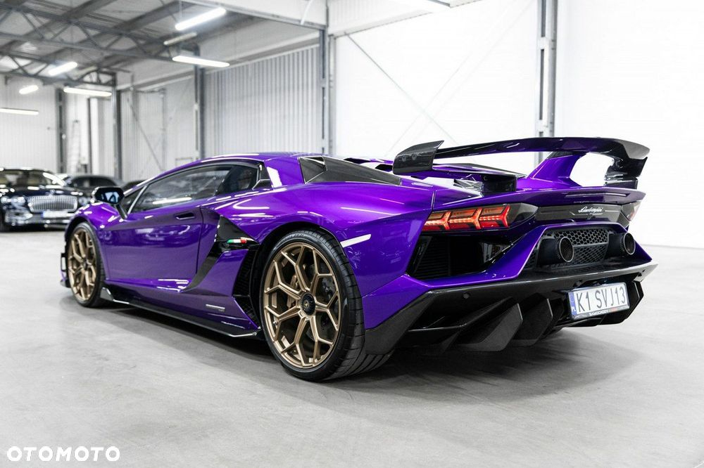 Lamborghini Aventador - 11