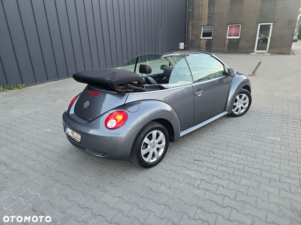 Volkswagen New Beetle - 17