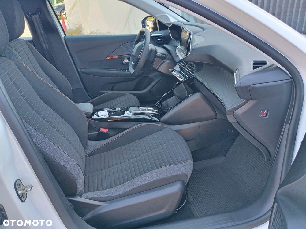 Peugeot 208 - 16