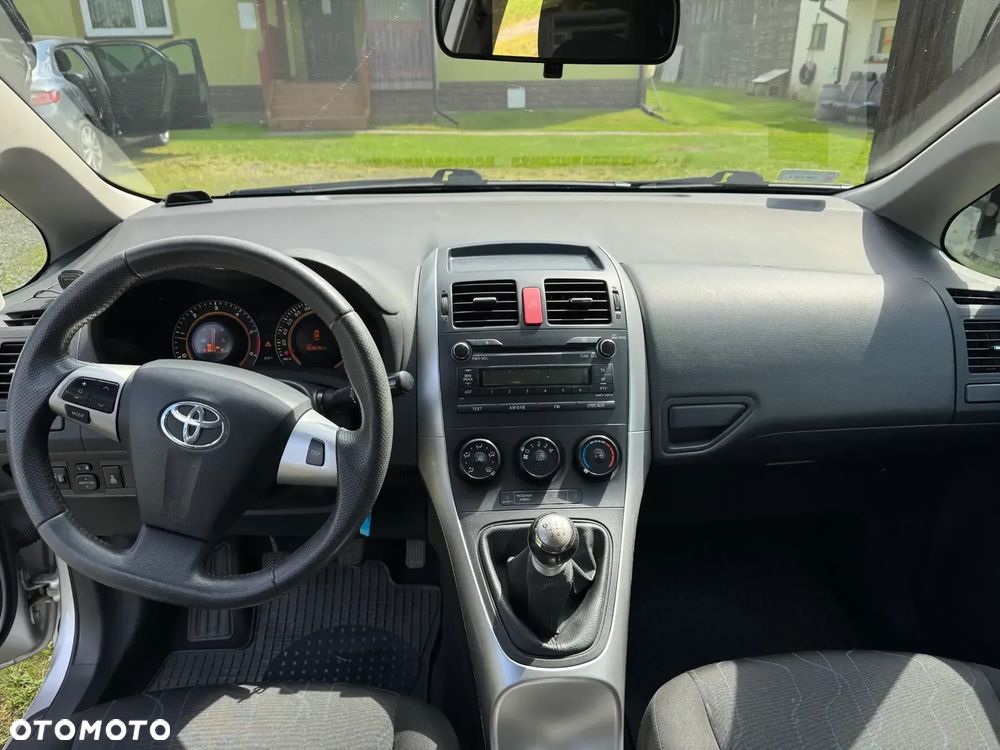 Toyota Auris 1.4 D-4D Terra - 8