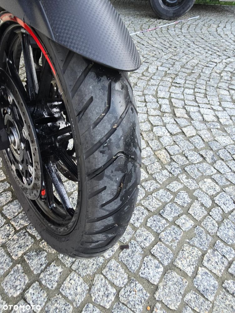 Suzuki V-STROM - 10