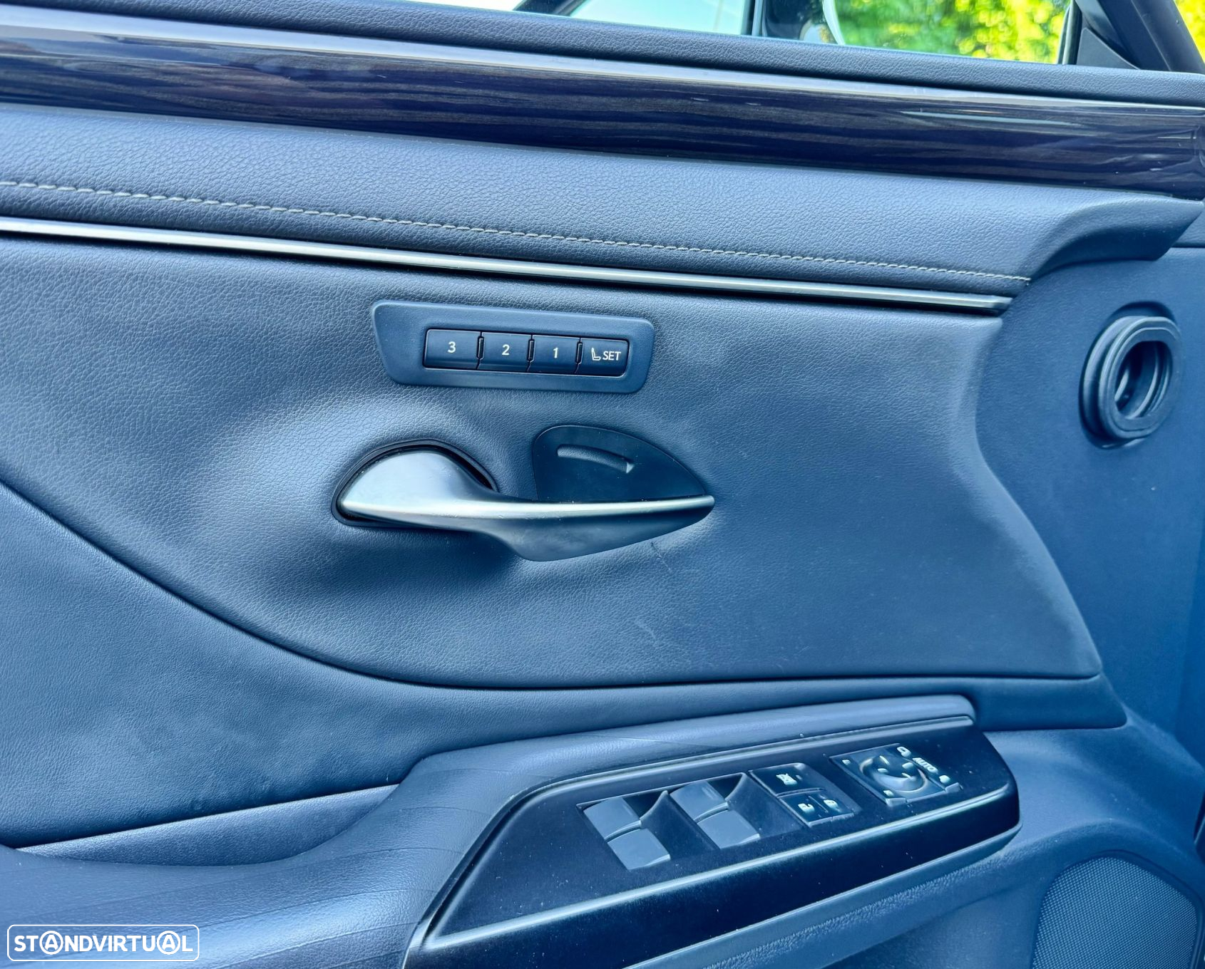 Lexus es-300h Executive+ - 13