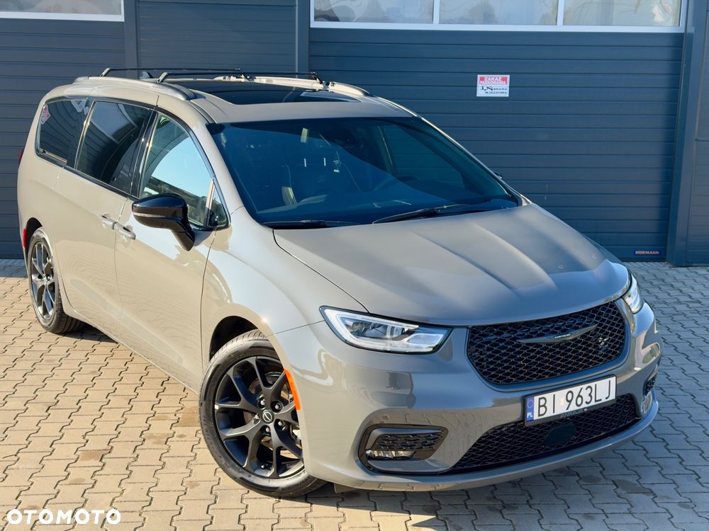 Chrysler Pacifica - 12