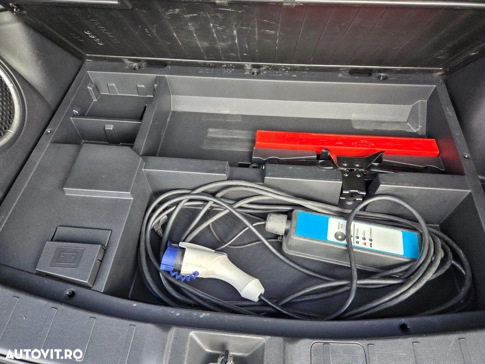 Mitsubishi Outlander 2.0 4WD Plug-In Hybrid - 13