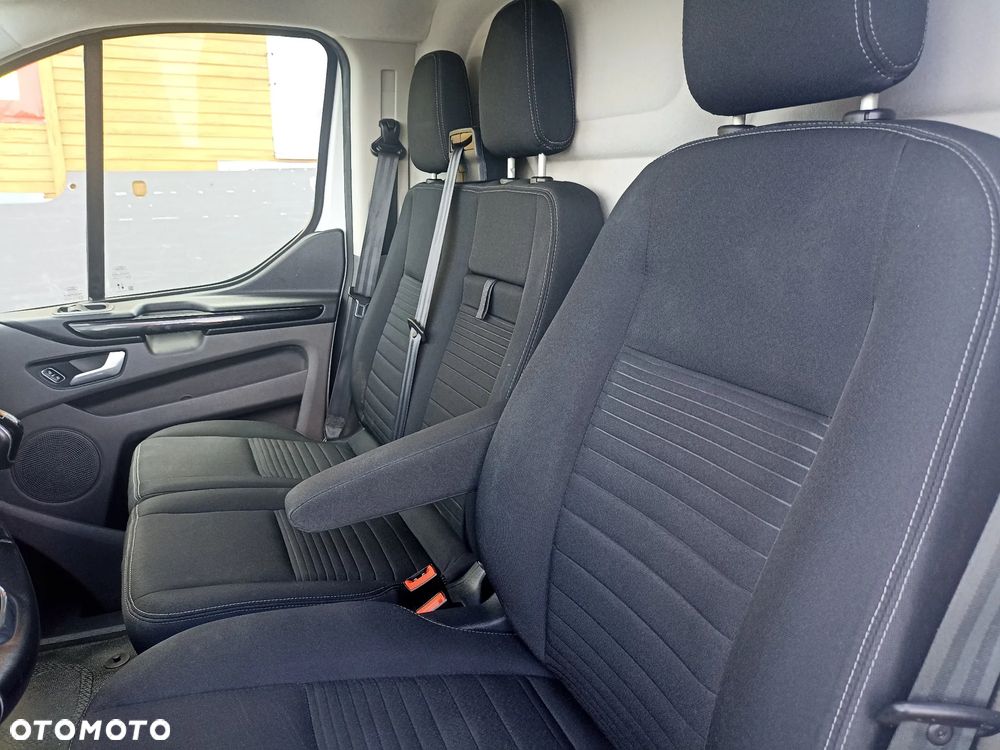 Ford TRANSIT CUSTOM - 13