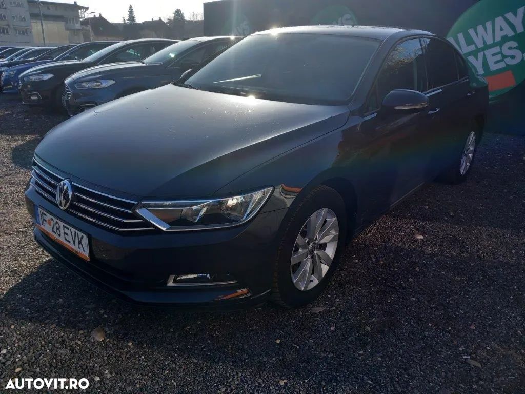 Volkswagen Passat - 1