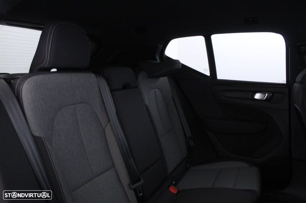 Volvo XC 40 2.0 B3 Plus Dark - 16