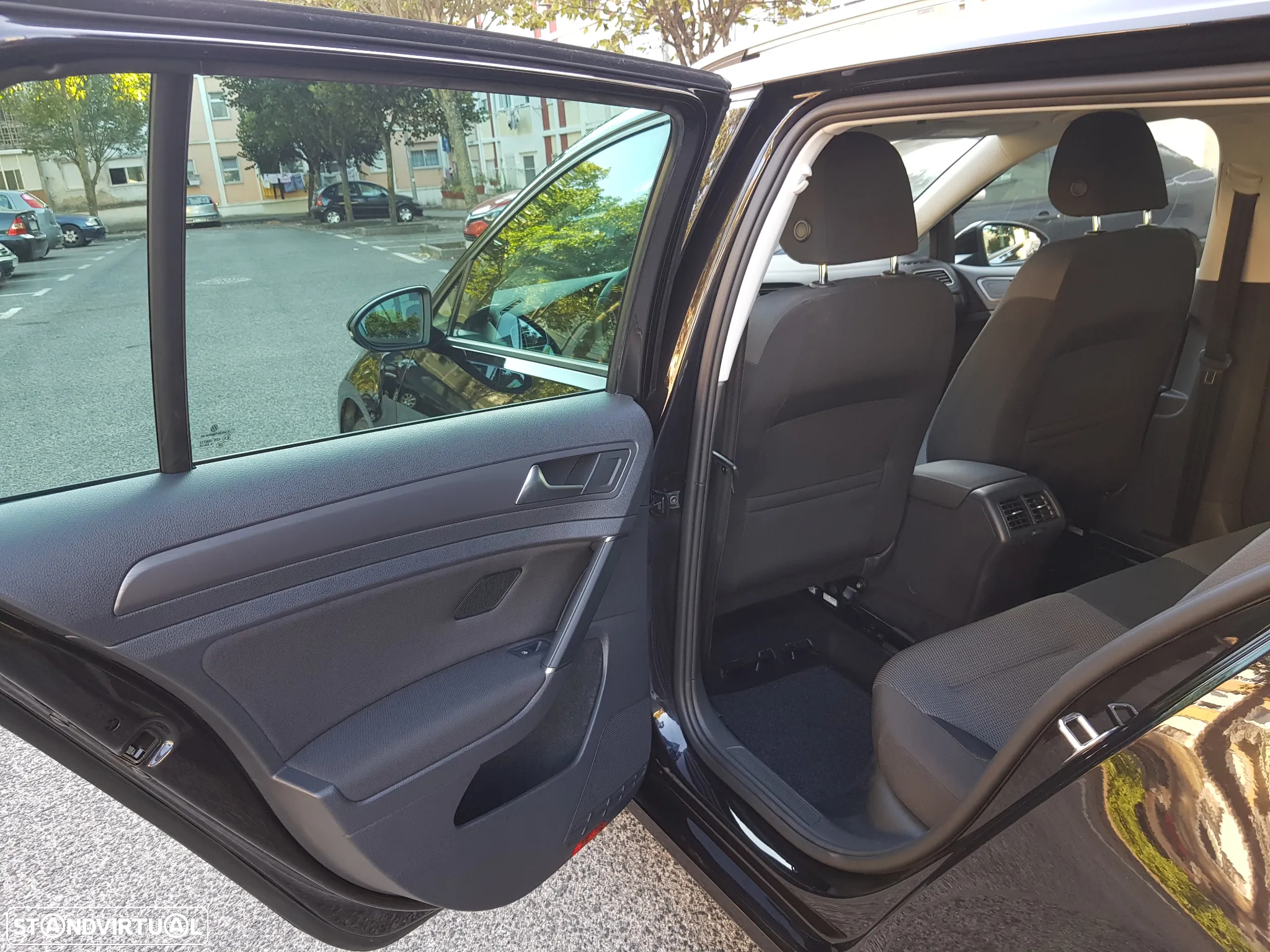 VW Golf Variant 1.6 TDi Confortline - 28