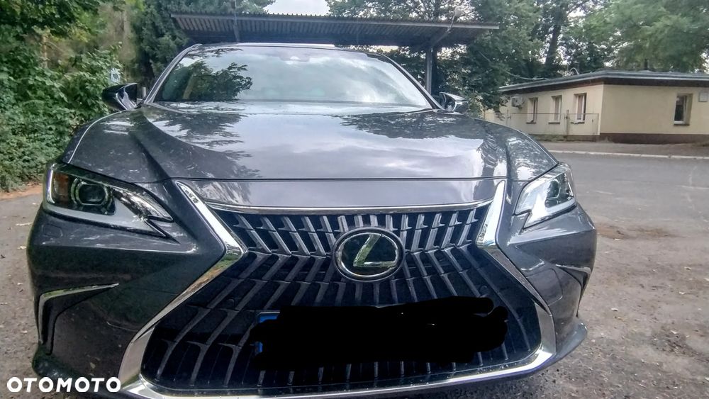 Lexus ES 300h Business Edition - 4