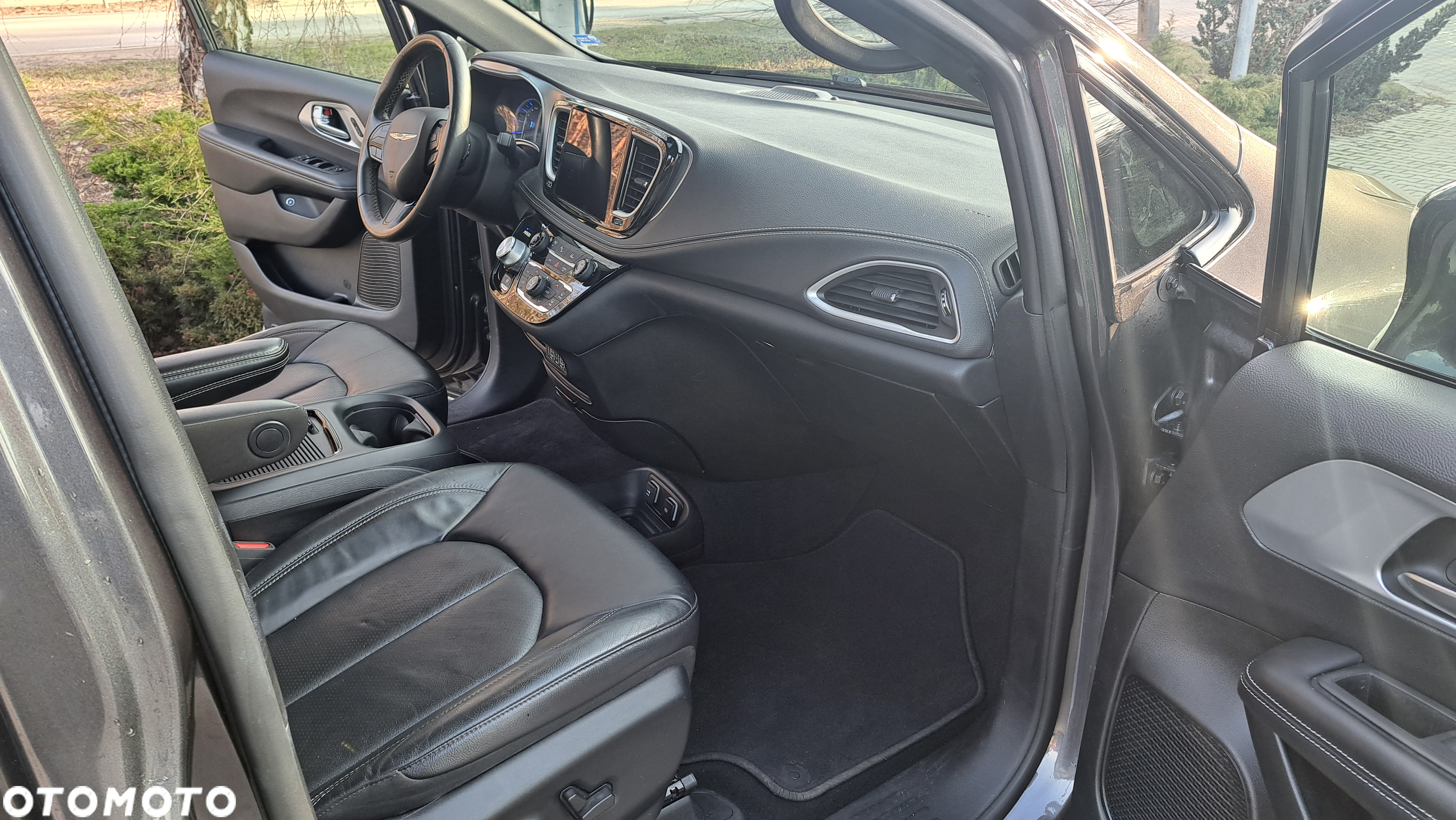 Chrysler Pacifica - 28
