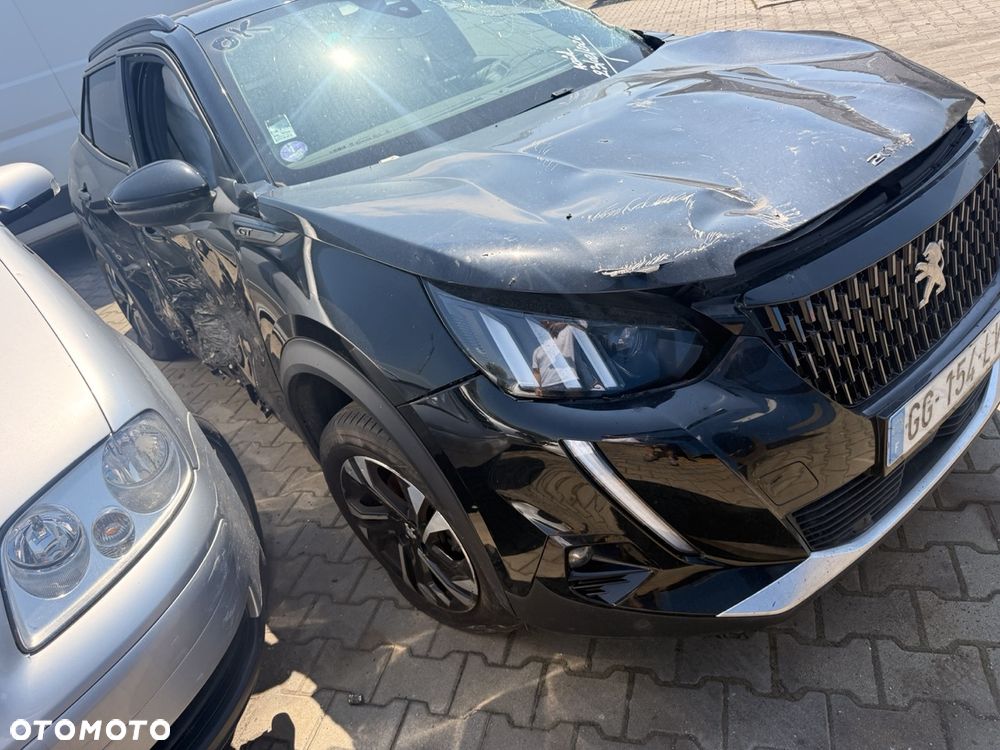 Peugeot 2008 PureTech 130 EAT8 GT - 3