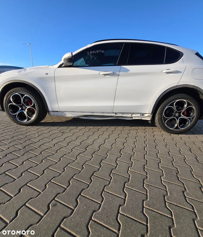 Alfa Romeo Stelvio 2.0 Turbo 16V AT8-Q4 Ti - 10