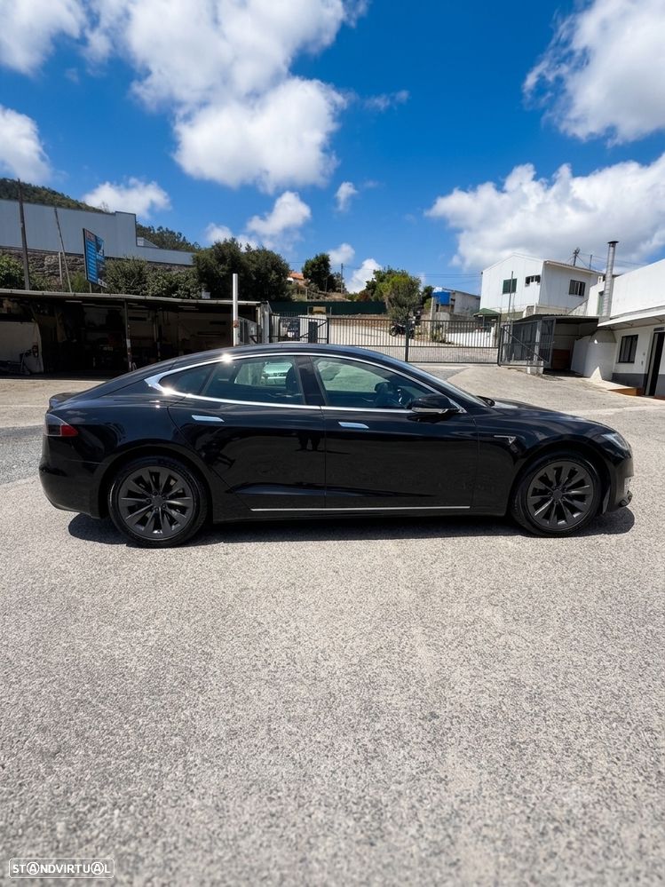 Tesla Model S - 4