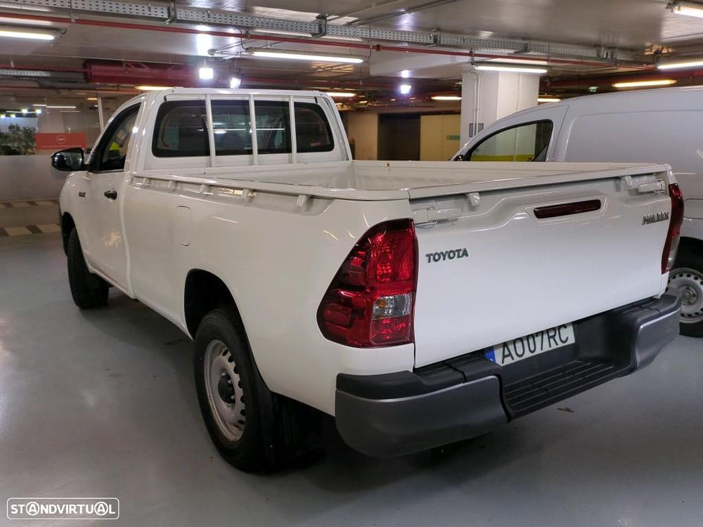 Toyota Hilux 2.4 D-4D 2WD CE CM - 2
