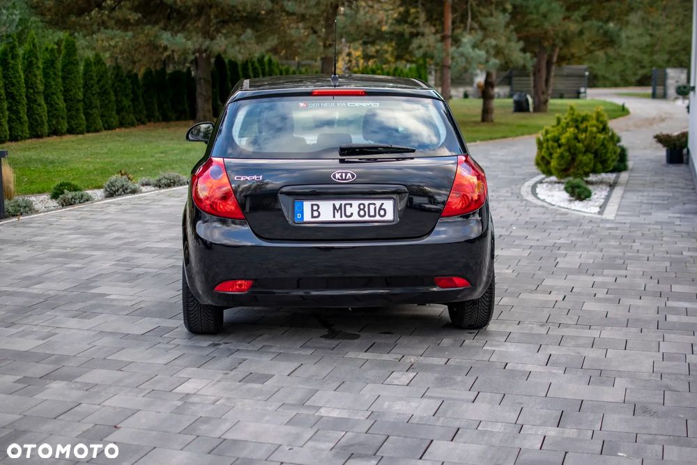 Kia Ceed - 22