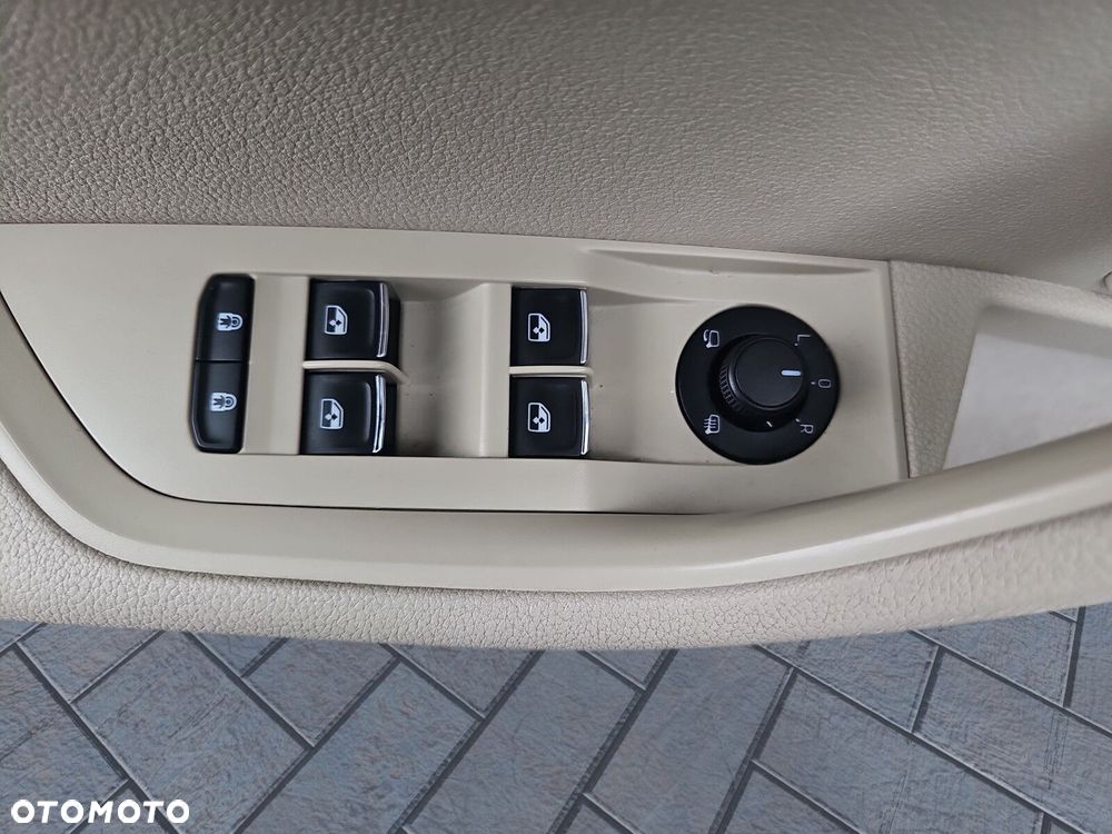 Skoda Superb 2.0 TDI SCR L&K DSG - 24