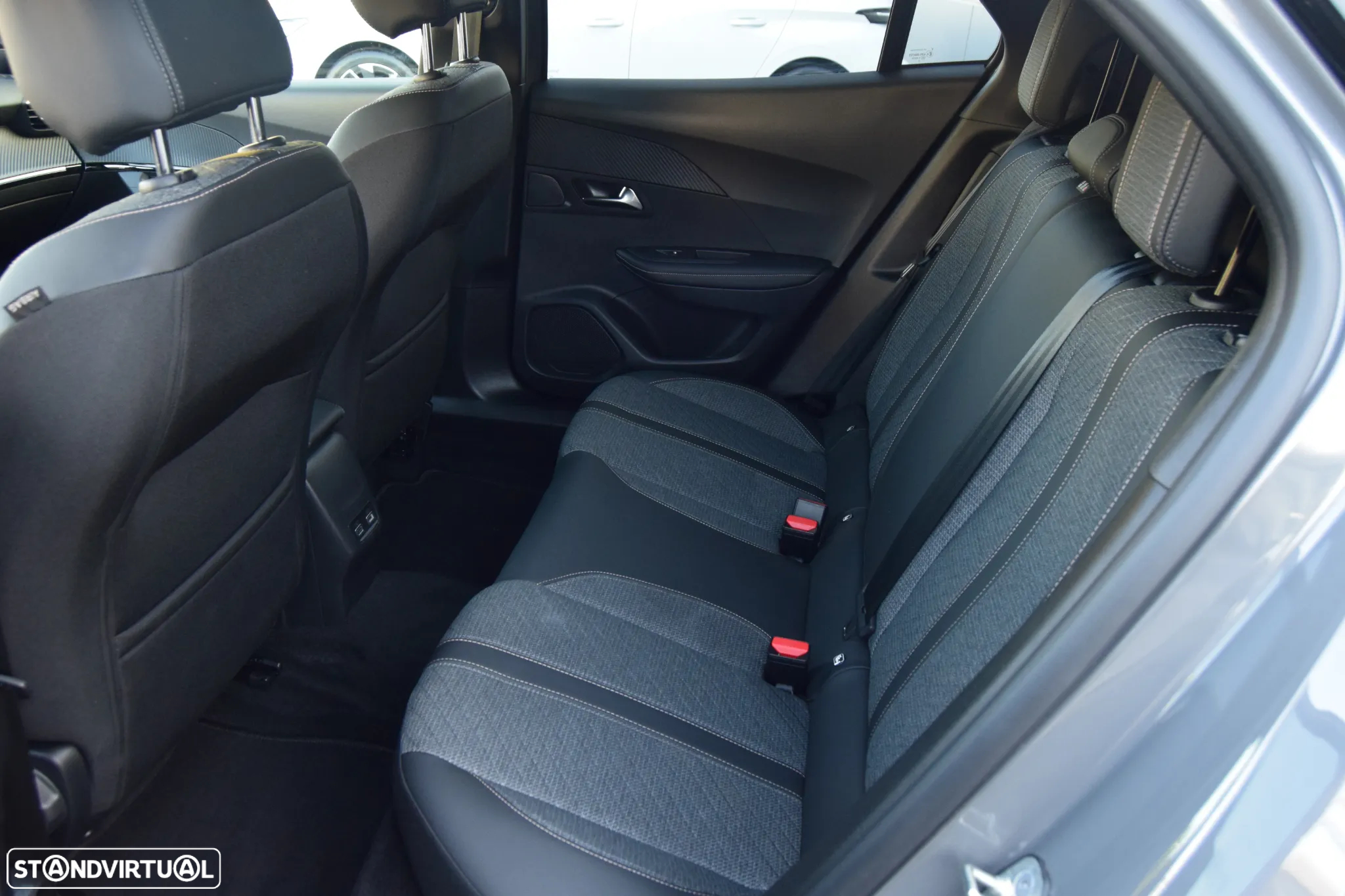 Peugeot e-2008 50 kWh Allure Pack - 13