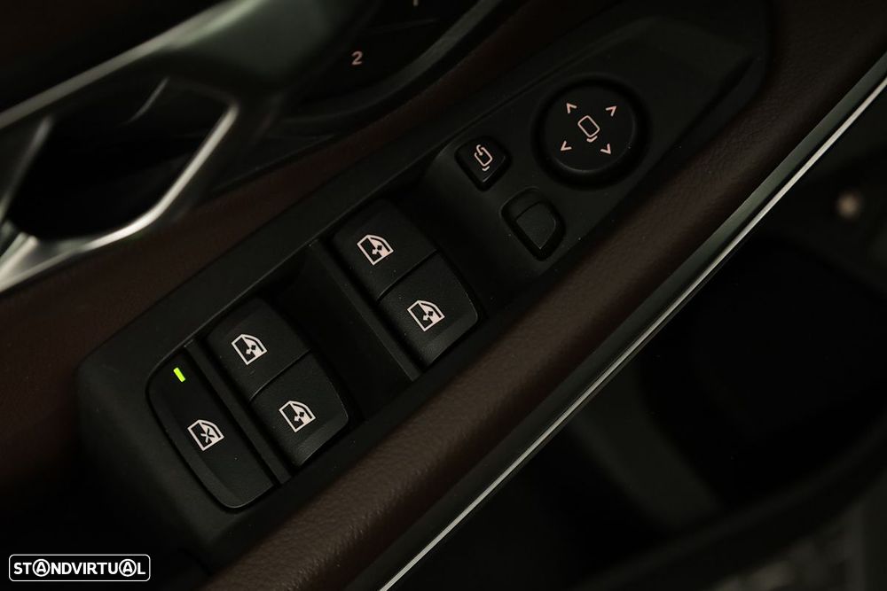 BMW 330 e Pack Desportivo M Auto - 21