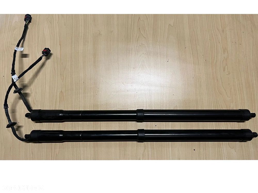 Siłowniki elektryczne tylnej klapy BJ32-70354 Range Rover Evoque L538 - 1