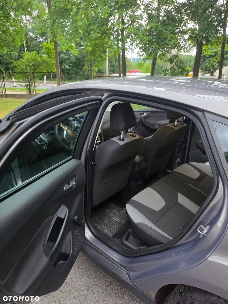Ford Focus 1.6 Ambiente - 11