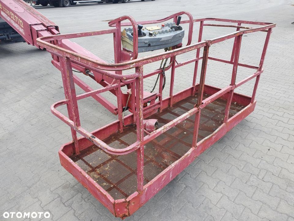 JLG - 19