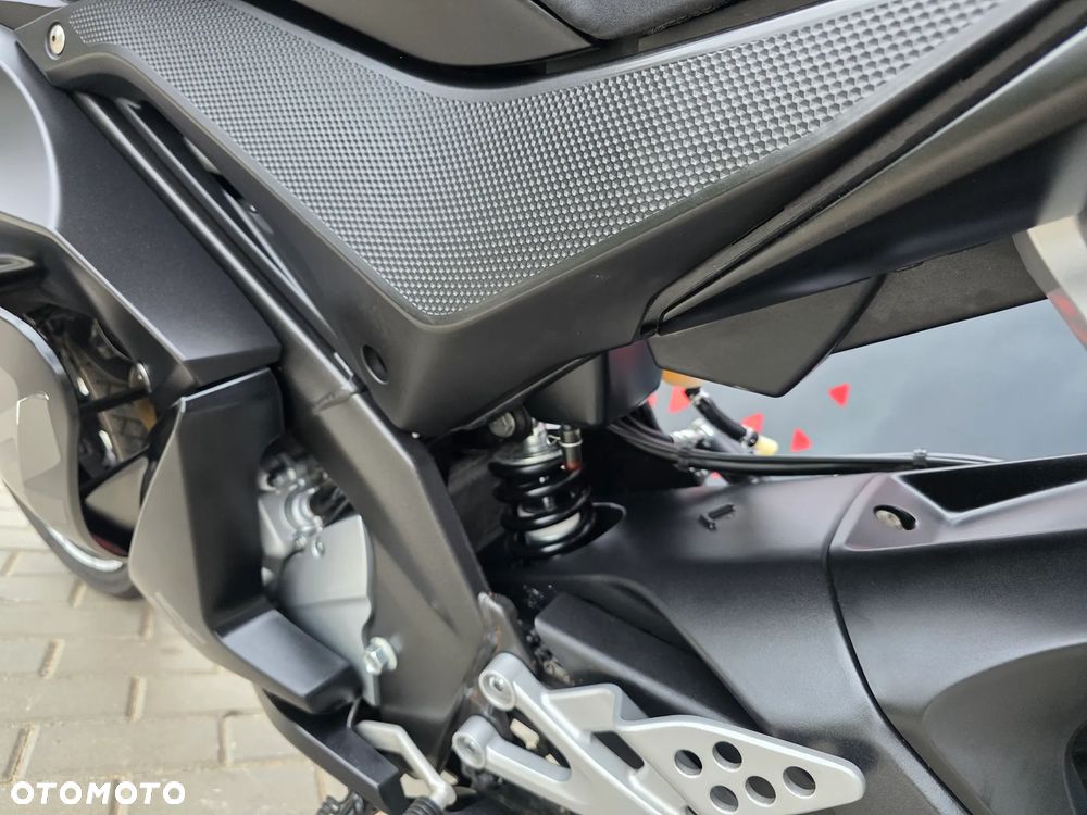 Yamaha YZF - 18