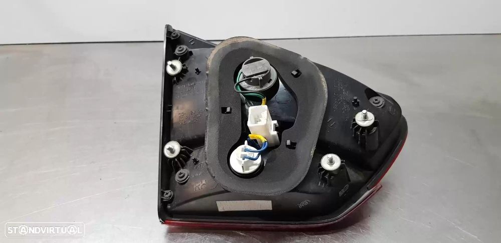 FAROLIM TRASEIRO DIREITO INTERIOR KIA CARENS IV 2017 -92404A4020 - 2