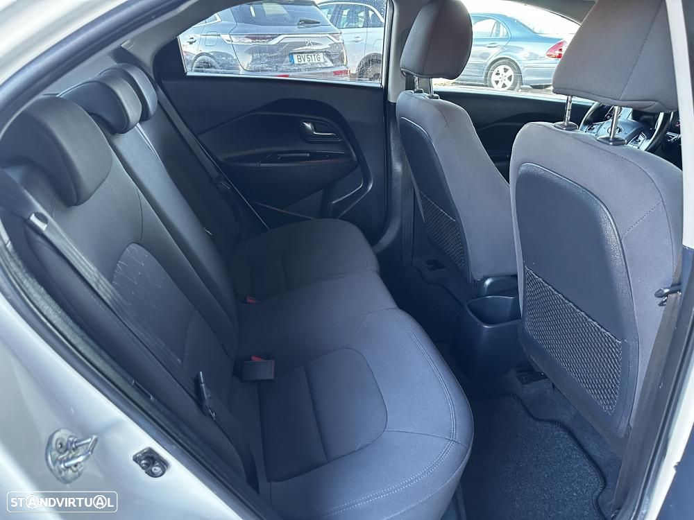 Kia Rio 1.1 CRDi EX ISG - 34