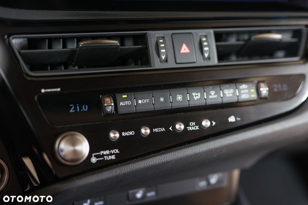 Lexus ES 300h Business Edition - 38