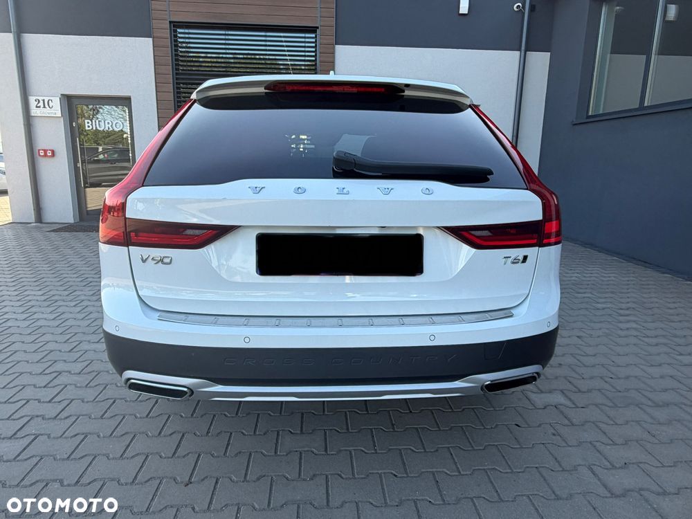 Volvo V90 Cross Country - 9
