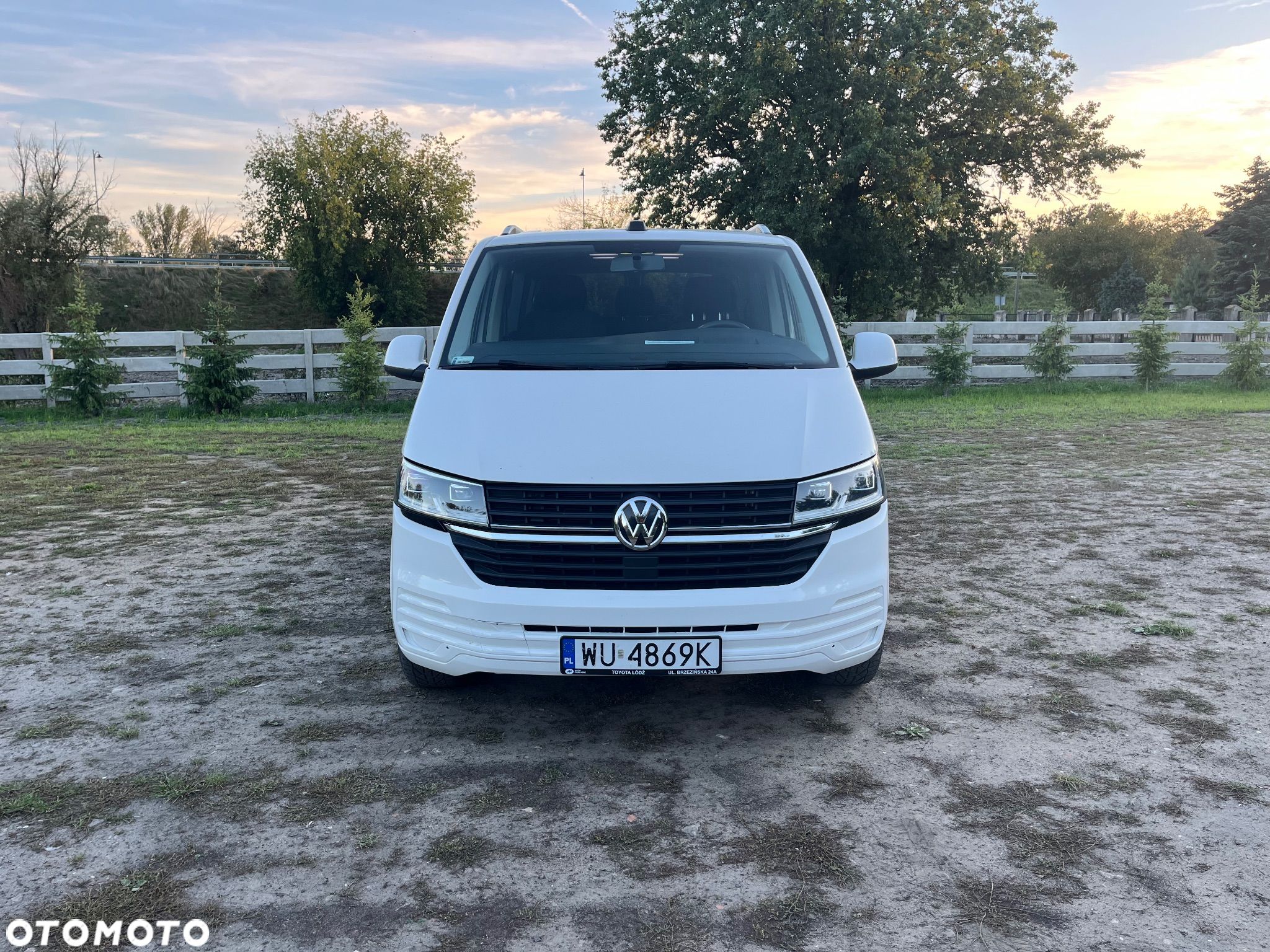 Volkswagen Caravelle - 1