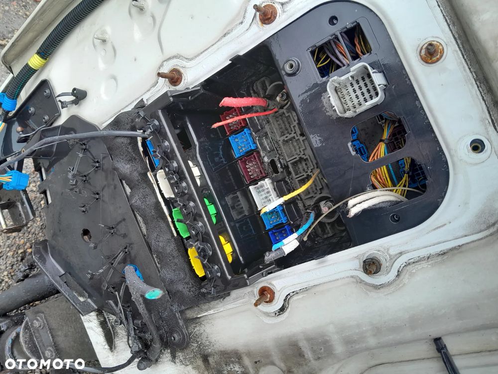 RENAULT PREMIUM DXI  MECHANIZM WYCIERACZEK RAMIONA   -SILNICZEK -PUSZKA BEZPIECZNIKOW - 2