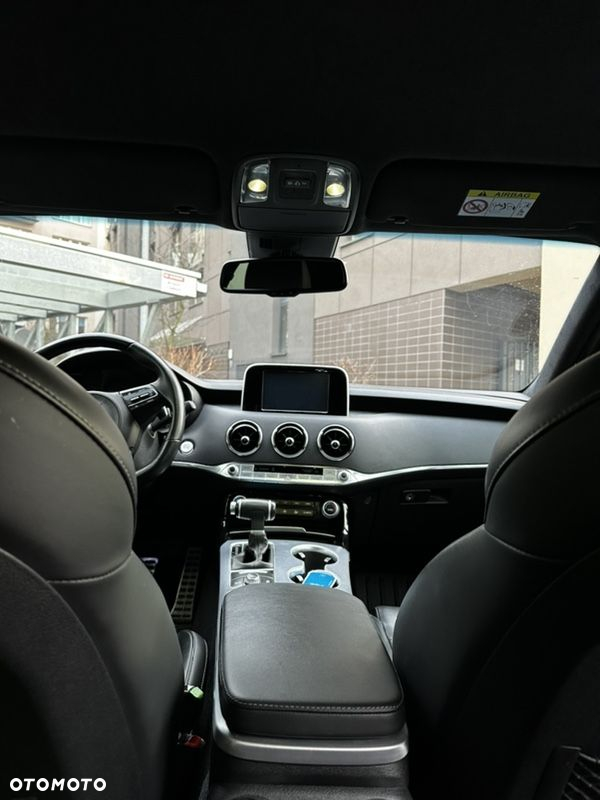 Kia Stinger - 33