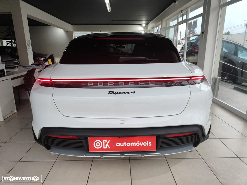 Porsche Taycan Cross Turismo 4 - 9