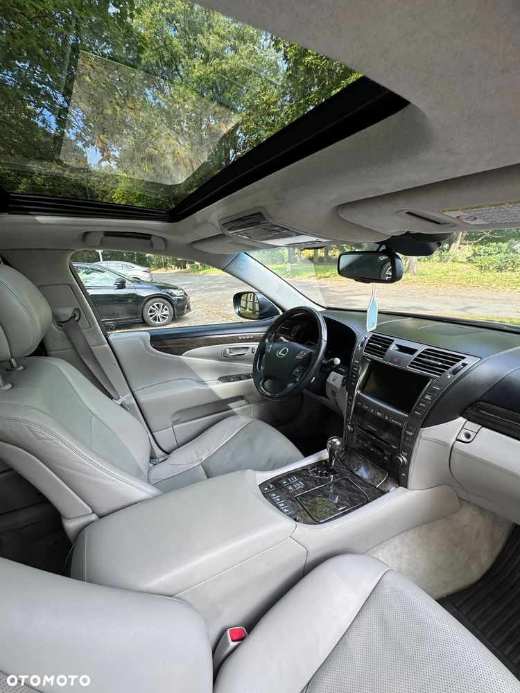Lexus LS 600h Prestige - 30