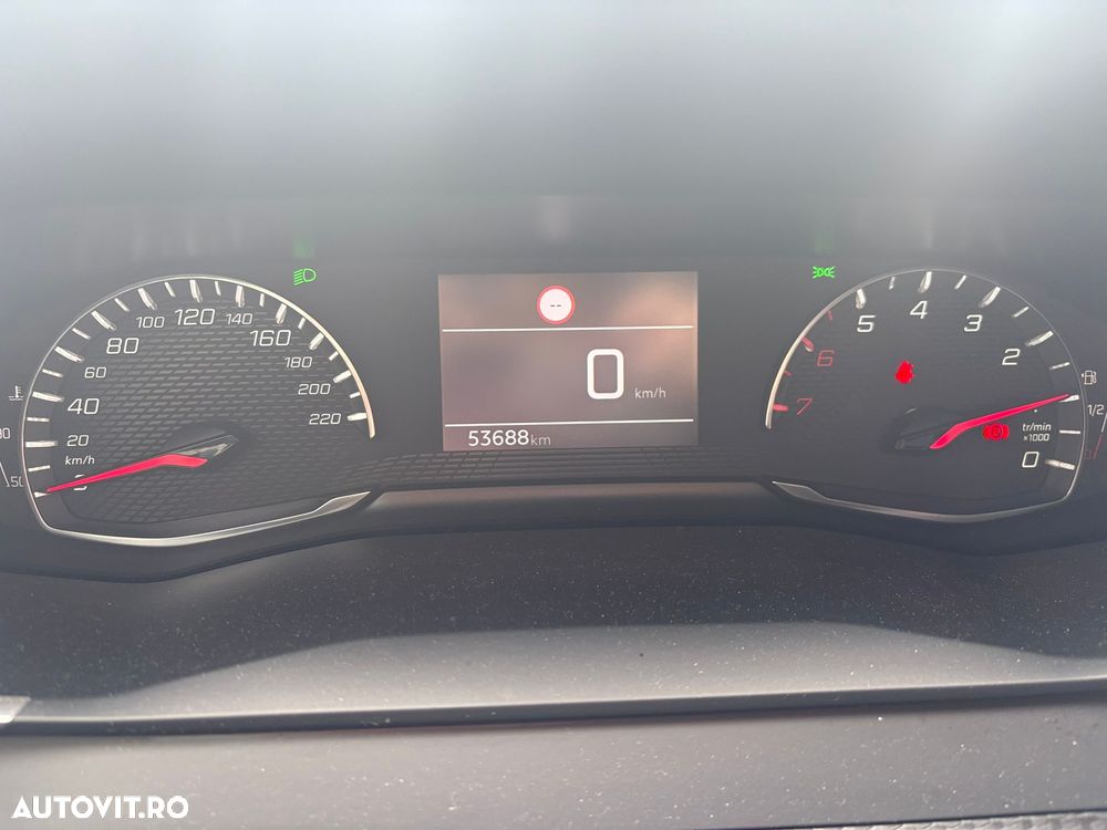 Peugeot 208 1.2 L PureTech STT Active - 11