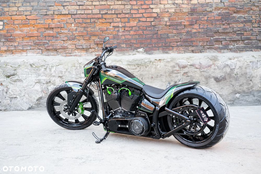 Harley-Davidson Softail Breakout - 13
