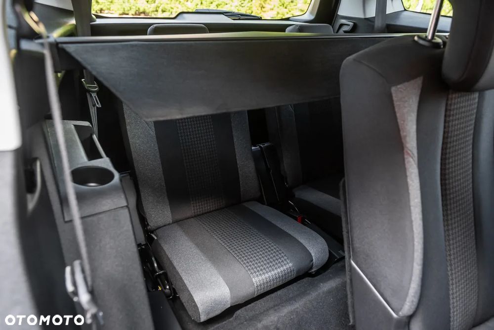 Peugeot 5008 1.5 BlueHDi Allure S&S EAT8 - 28