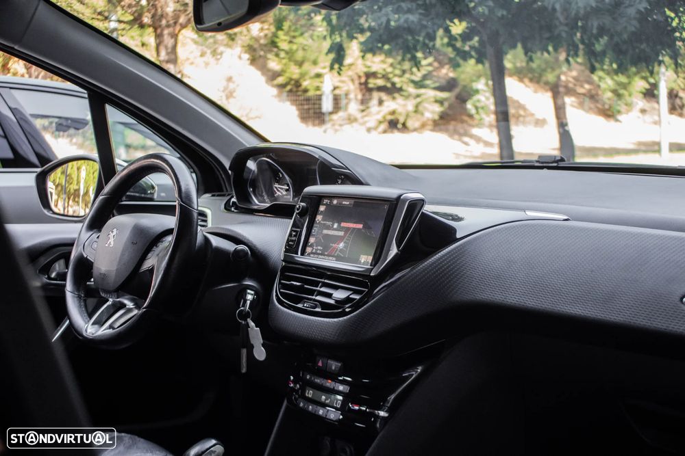 Peugeot 2008 1.2 PureTech Allure - 19
