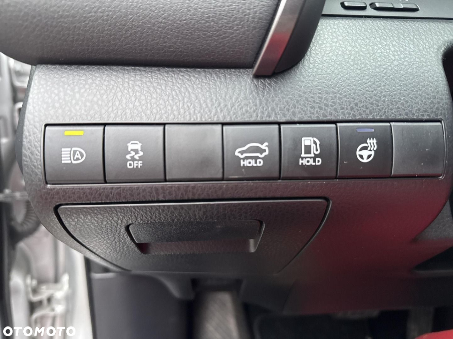 Toyota Camry - 17