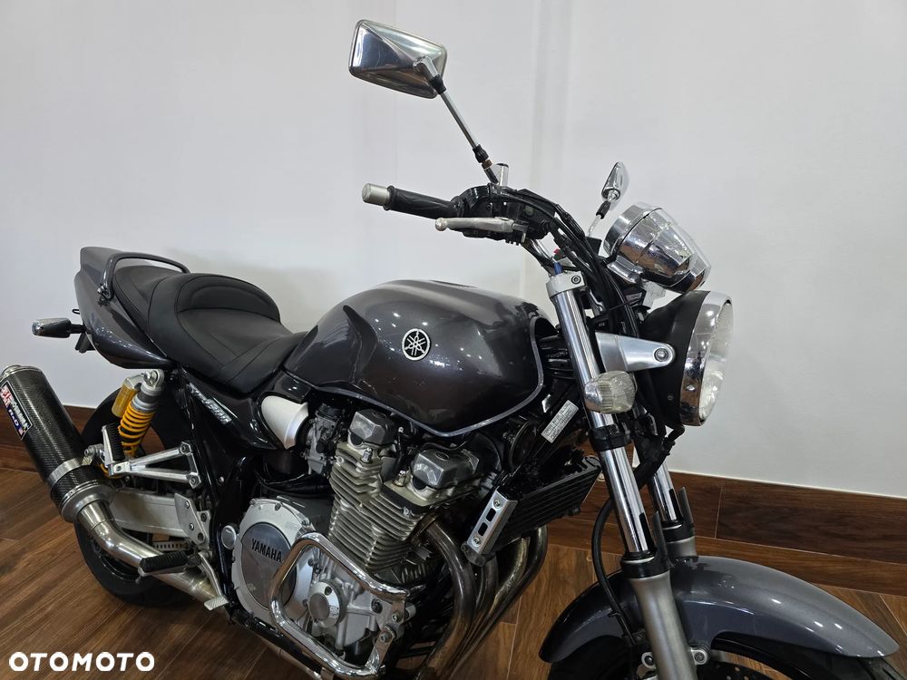 Yamaha XJR - 16
