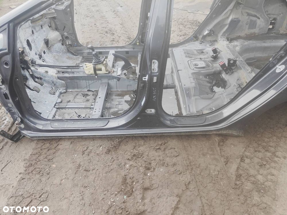 PRÓG LEWY + SŁUPEK ŚRODKOWY KIA CEED II KOMBI BE - 1